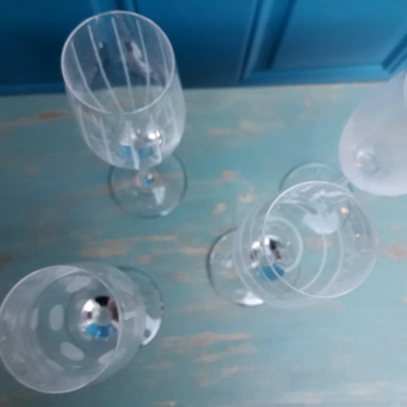 Toasting Glasses Set of 4 Etched Glass Flutes Mikasa Crystal Polka Dots Swirls - Picture 15 of 16